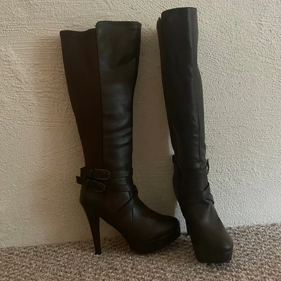 Never been worn Faux leather Forever Brown Platform Knee high Boot size  1/2
